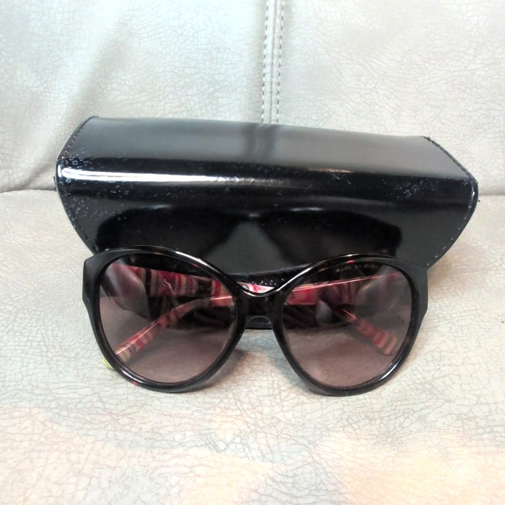 Marc by Marc Jacobs Black Oversized Round Striped Sunglasses with case Case